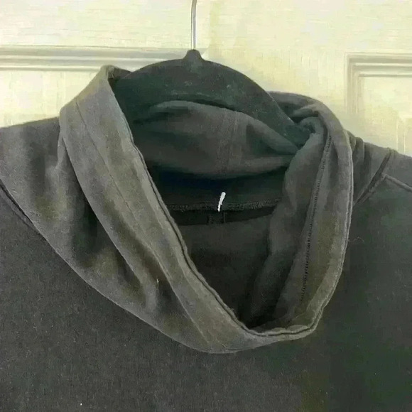 Lululemon black pullover size 8 - Picture 2 of 7